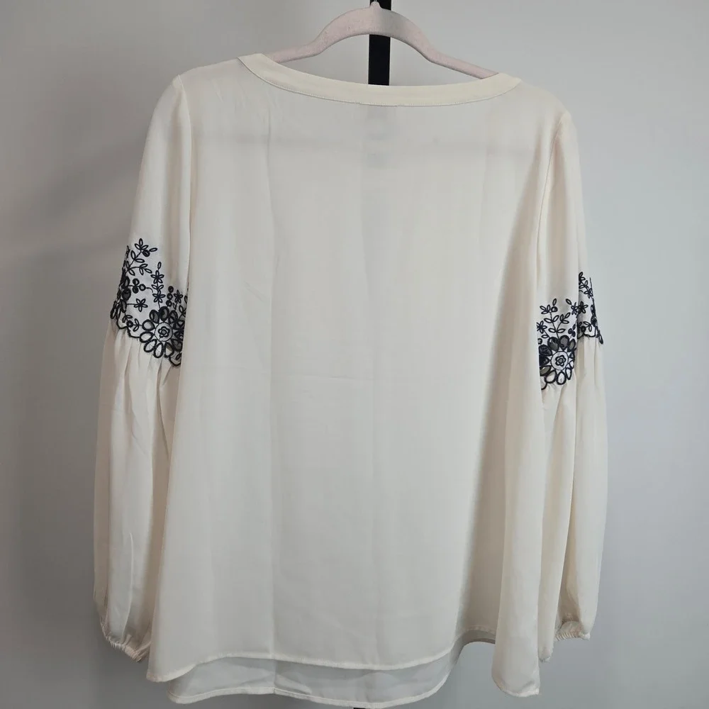 LOFT Outlet Petite Cream Blouse Navy Eyelet Embroidery Top L Petite Boho Peasant